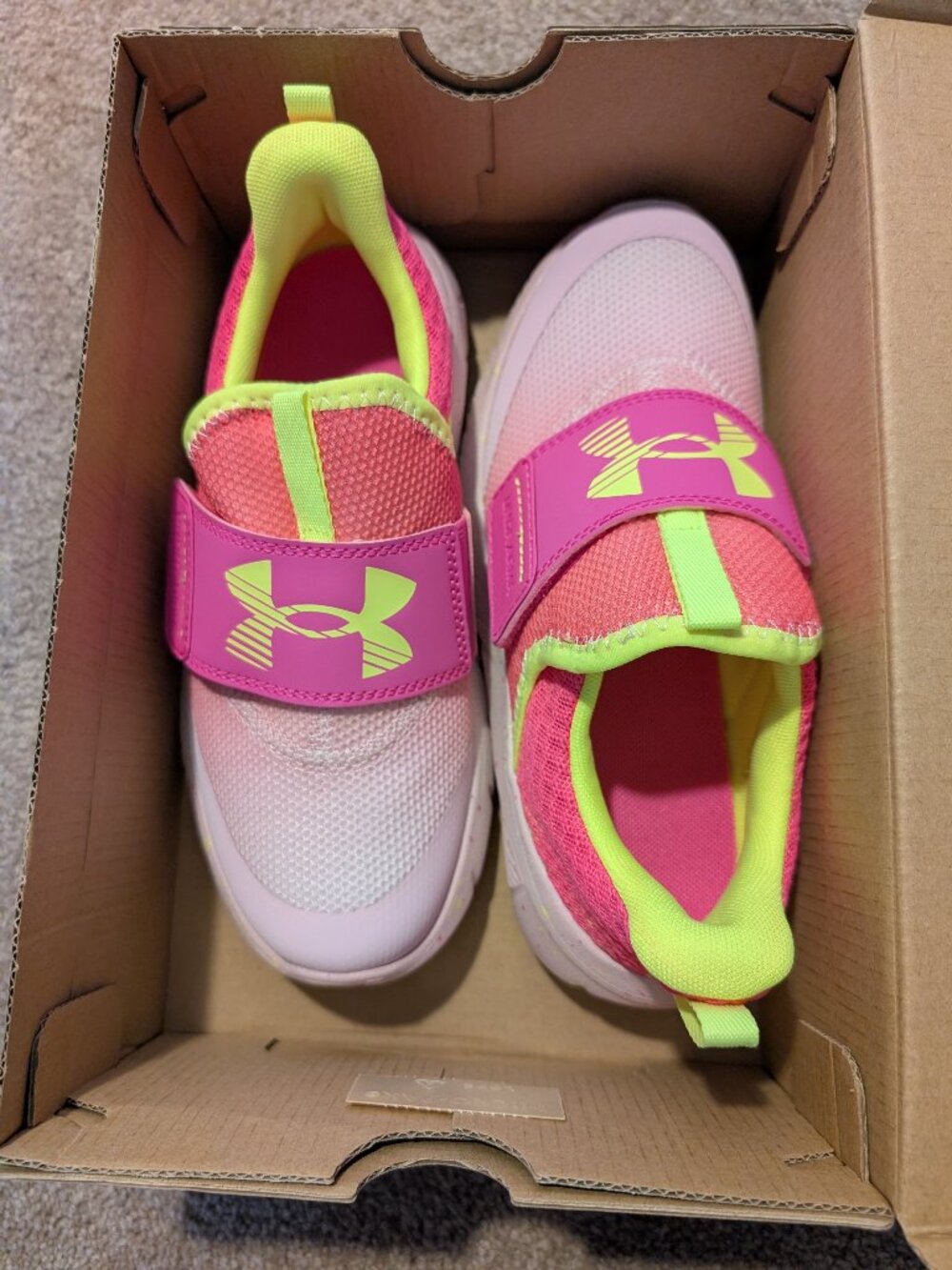 NWT Under Armour GPS Flash size 2Y pink yellow velcro